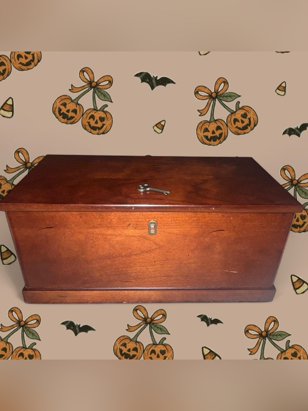 Vintage 1992 The Bombay Company Mahogany Jewelry Chest w/ original skeleton key